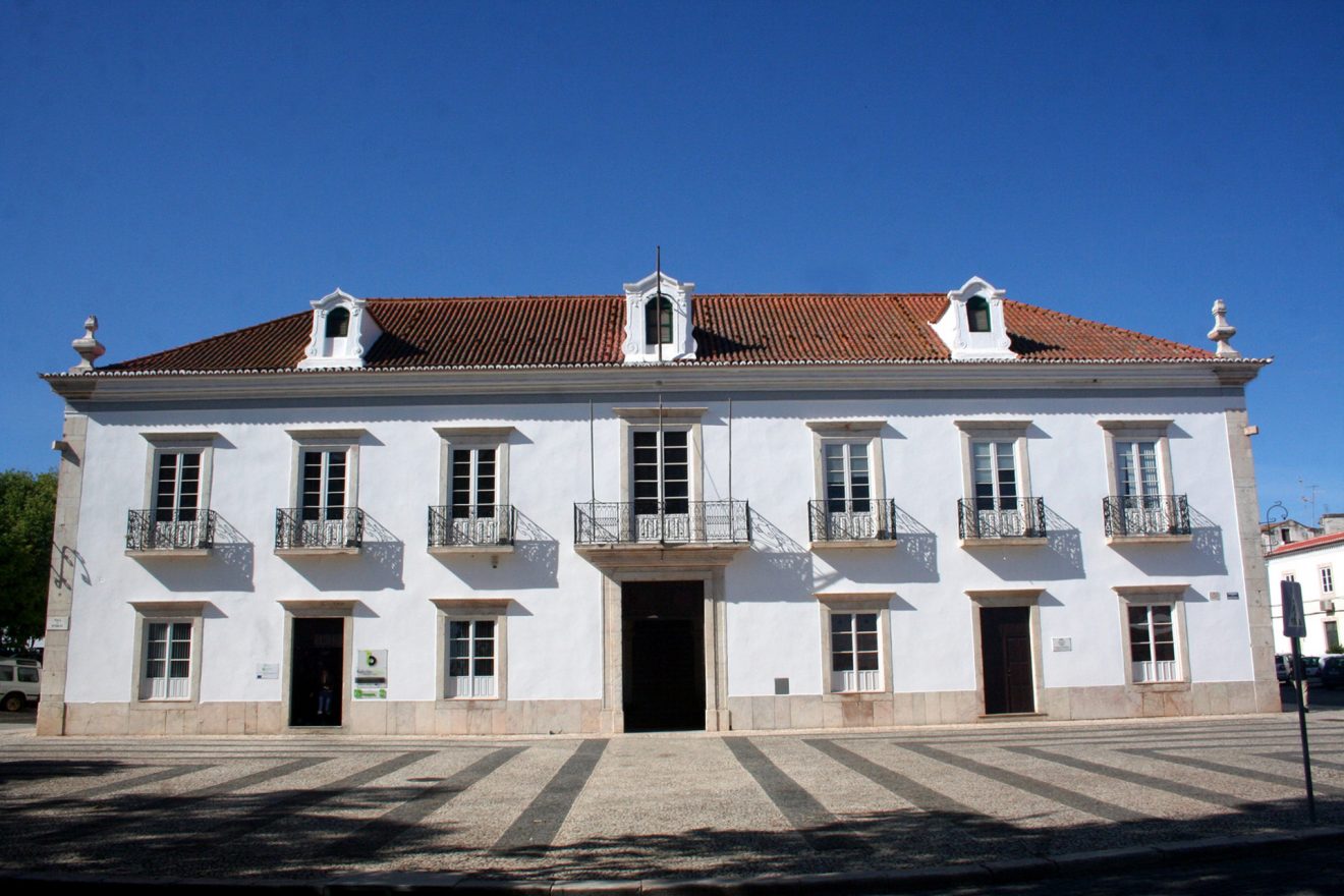 [:pt]Paços do Concelho classificado como Monumento de Interesse Público[:]