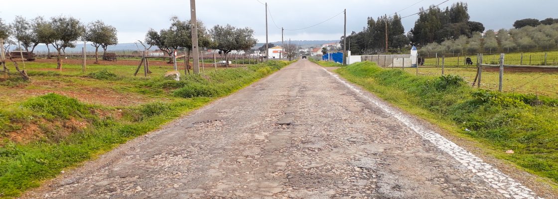 Repavimentação de estradas e caminhos municipais com colocação de sinalização horizontal