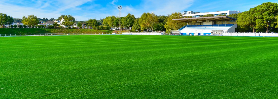 Substituição do relvado sintético no campo de futebol do Parque Desportivo de Borba