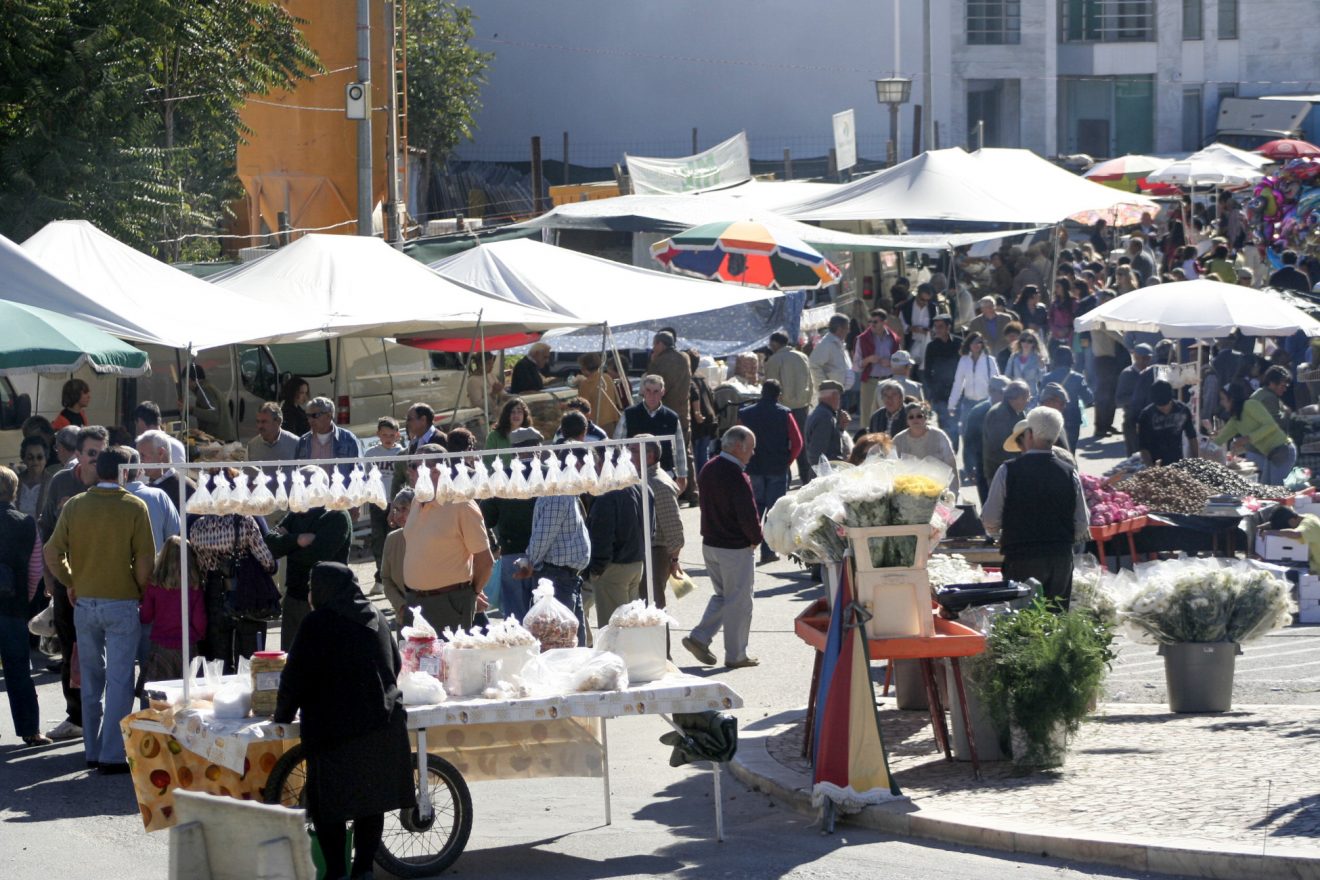 Informação à população - Mercado semanal