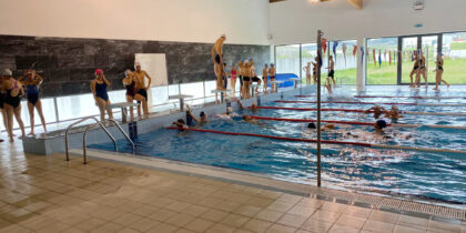 Jovens nadadores disputam final CLDE AC 2025/2026 em Borba